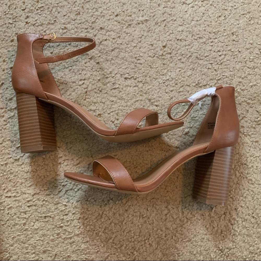 Super cute healed sandals